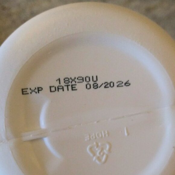 LARGE (1 Liter) LaRoche Posay SPF 60 Melt-in Milk Sunscreen w/ pump-Face & Body - Picture 2 of 4